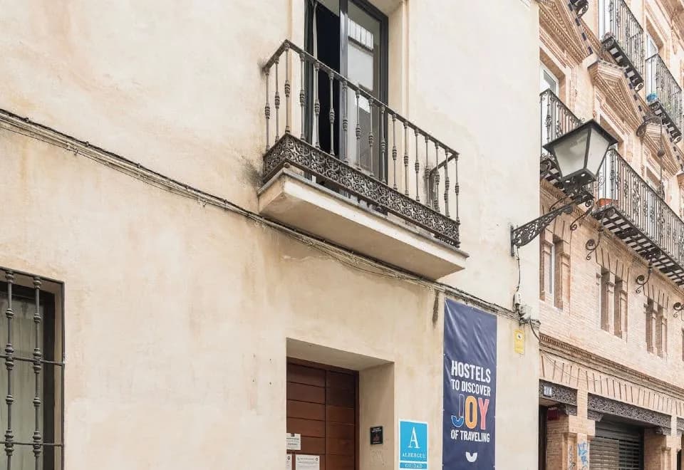 Oasis Backpackers' Hostel Sevilla & Coworking