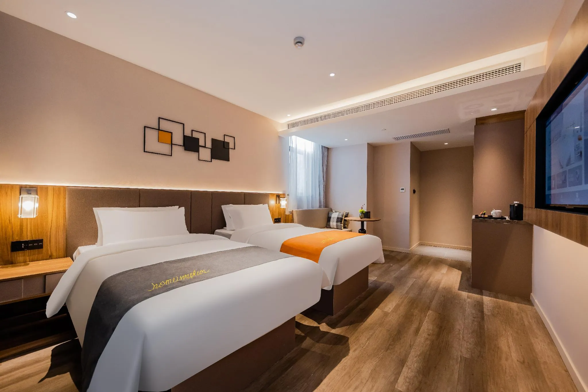 Home Inn (Shanghai New International Expo Center Fanghua Road Metro Station)