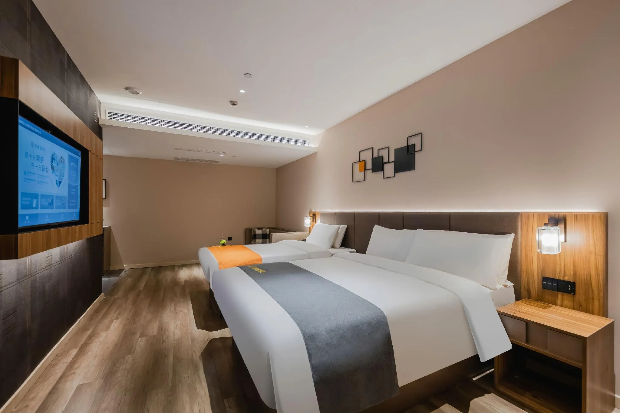 Home Inn (Shanghai New International Expo Center Fanghua Road Metro Station)