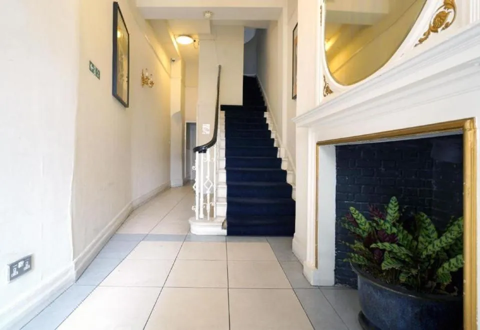 17 Hertford Street