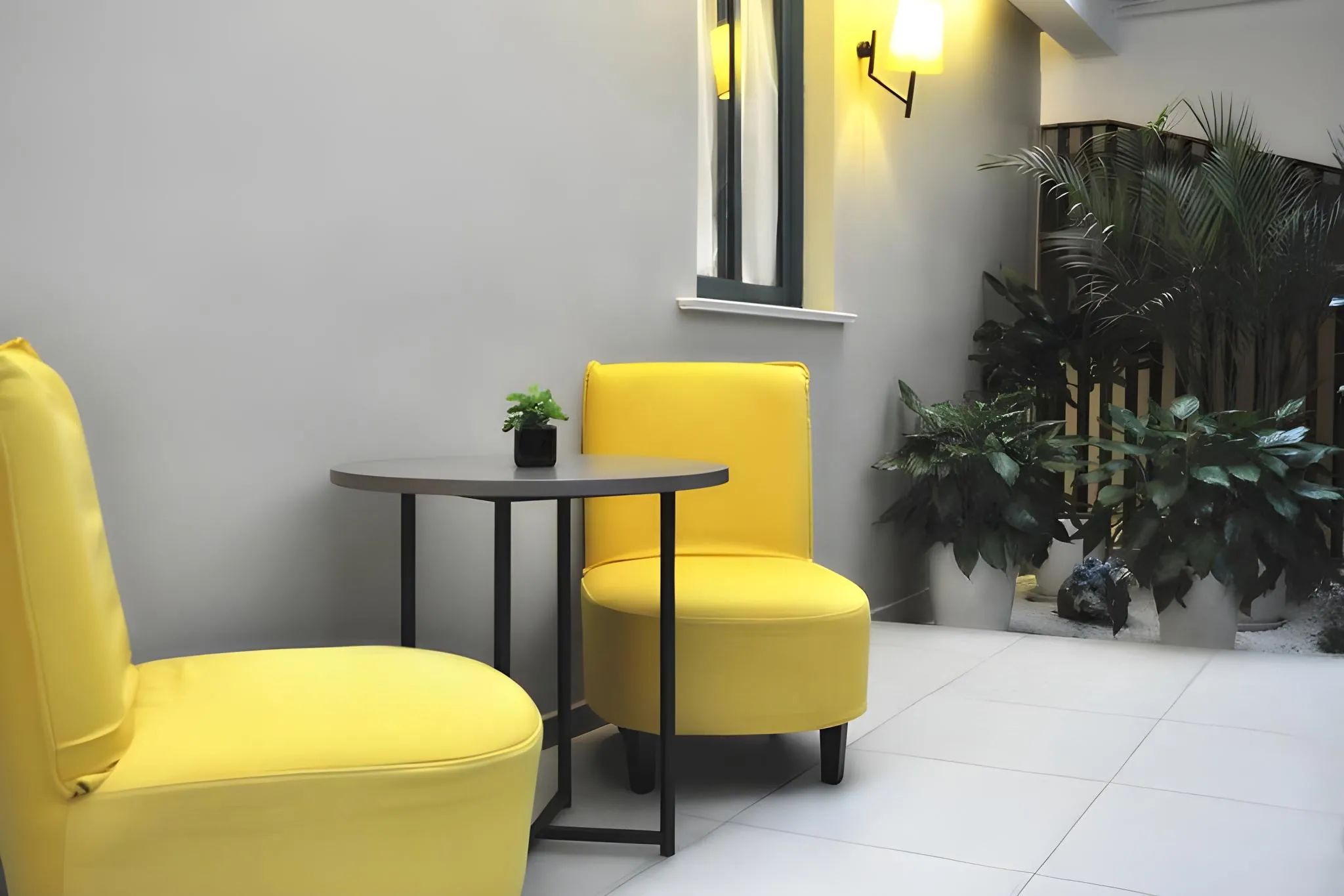 Home Inn Plus (Shanghai Huaihai Road Sinan Road)