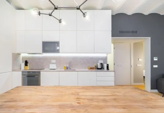 LS48 Prime Location Upscale Apartment