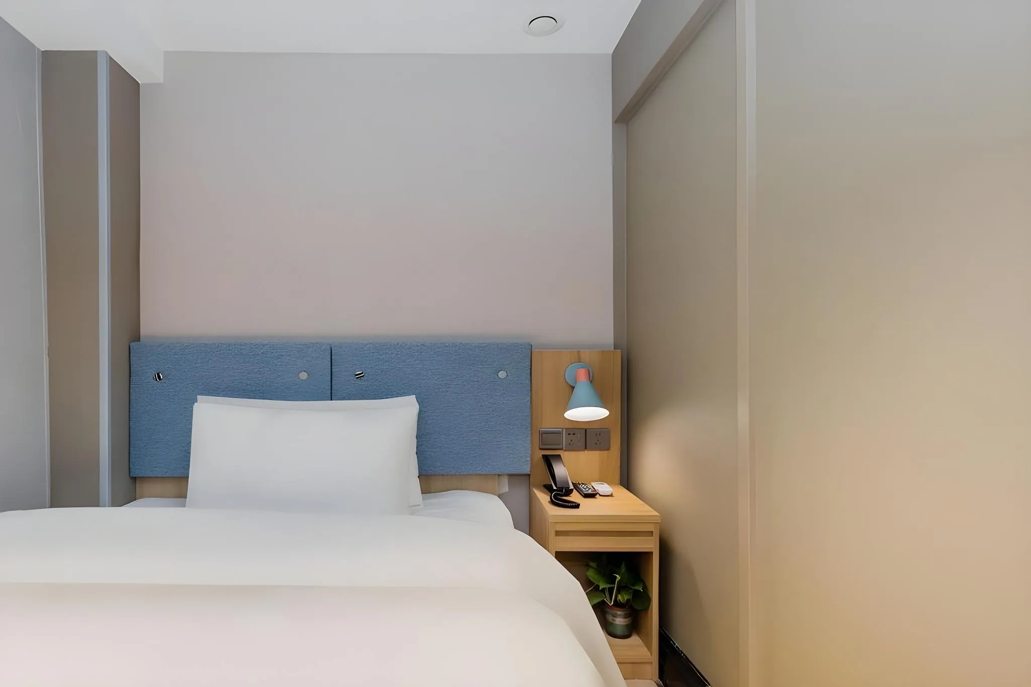Home Inn (Shanghai The Bund Waibaidu Bridge North Sichuan Road)