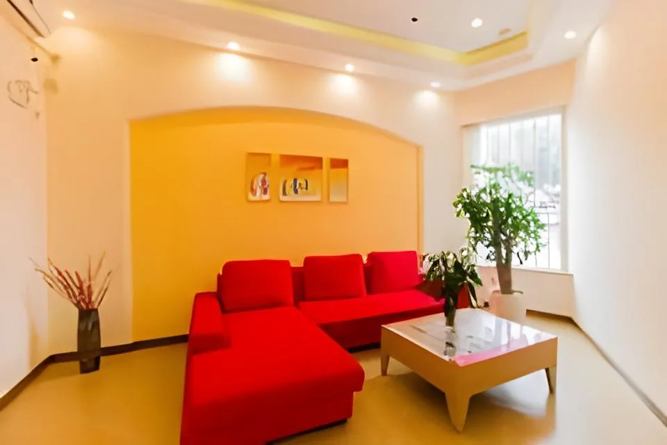 Home Inn Shanghai Jinqiao BoxingLu Metro Station