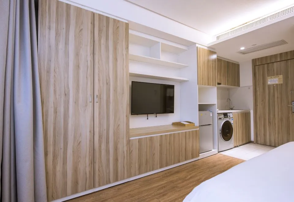 Home Inn Select Hotel (Shanghai Huangpu Binjiang Xizang South Road Subway Station)
