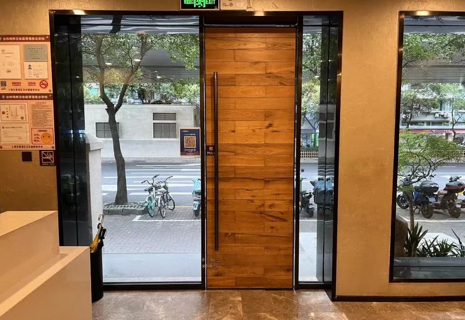 Home Inn Select Hotel (Shanghai Huangpu Binjiang Xizang South Road Subway Station)