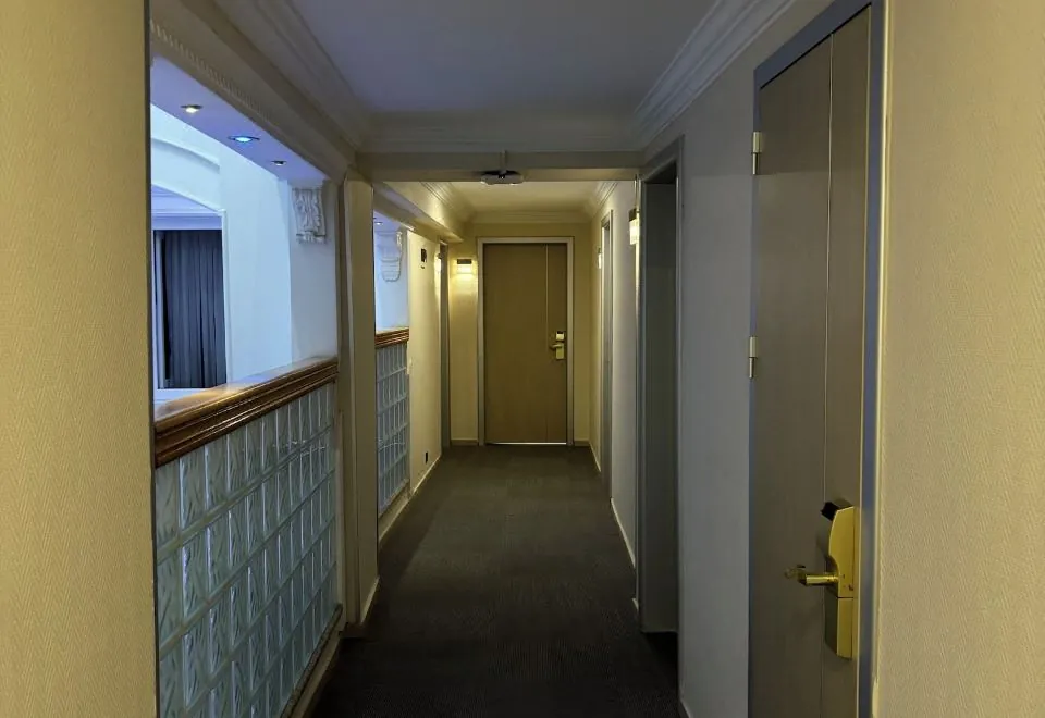 Gold Hotel