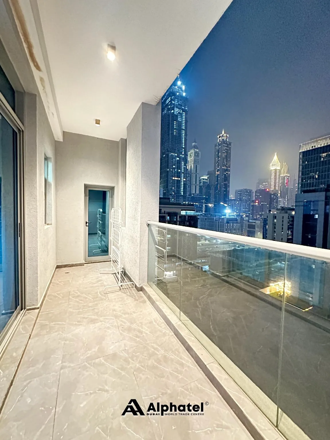 Alphatel Hostel - Dubai World Trade Centre