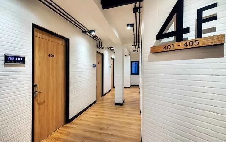 Siam Subway Hostel and Café