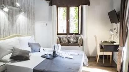 Do-Do Navona Suites