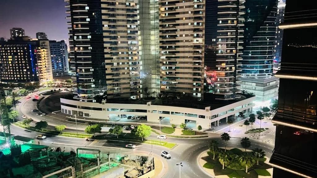 Double window Partition Room in Tecom Near Metro