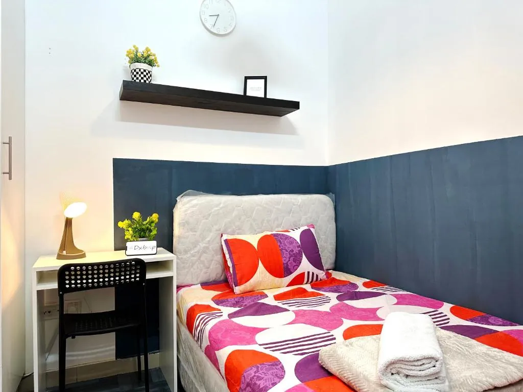 Niche Double Partition Room in Tecom Near Metro