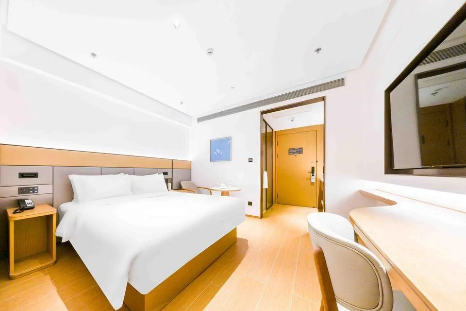 Ji Hotel Shanghai Zhenping Road Metro Station