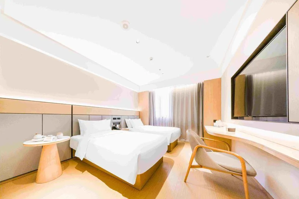 Ji Hotel Shanghai Zhenping Road Metro Station