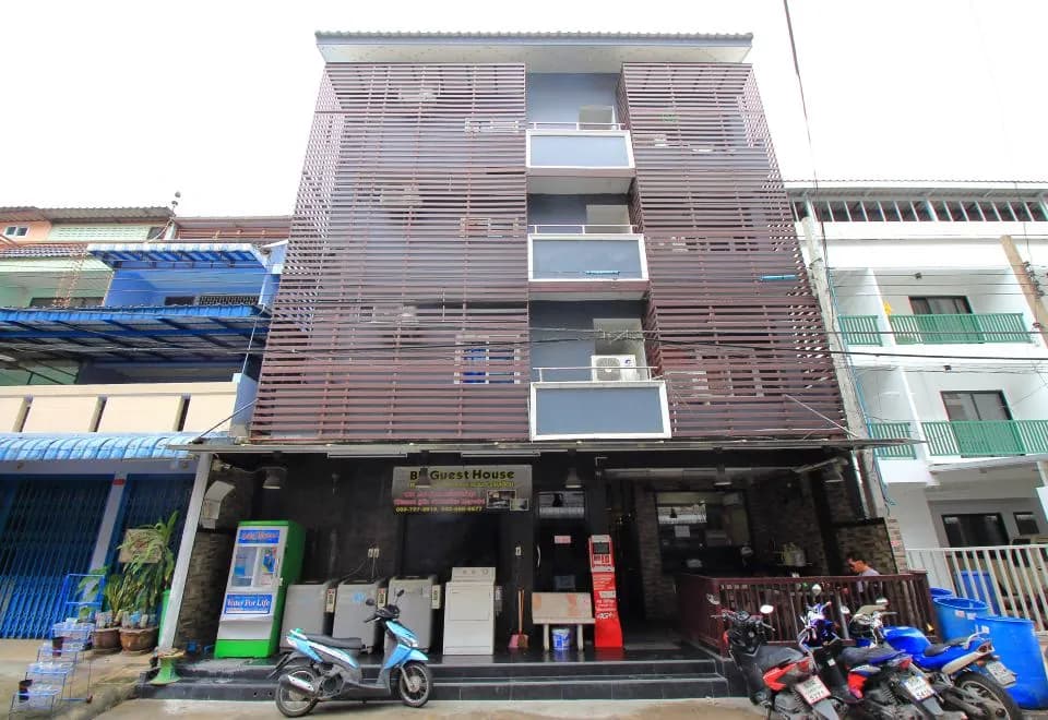 OYO 302 BB Guesthouse