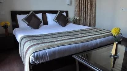 Golden Palm Suites