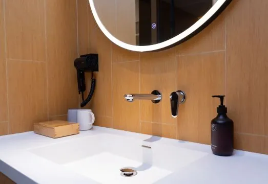 QJ Shanghai dongminglu road subway station hotel