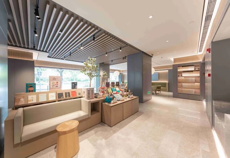QJ Shanghai dongminglu road subway station hotel