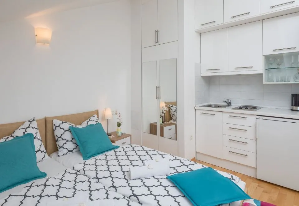 Split Center Suites