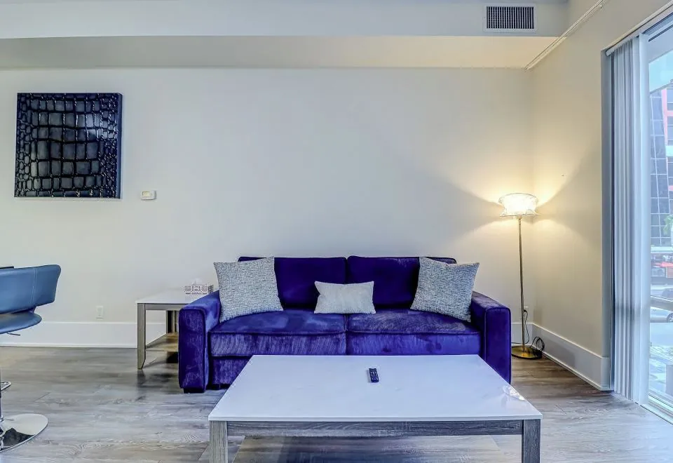 Loft - Entertainment & Financial District