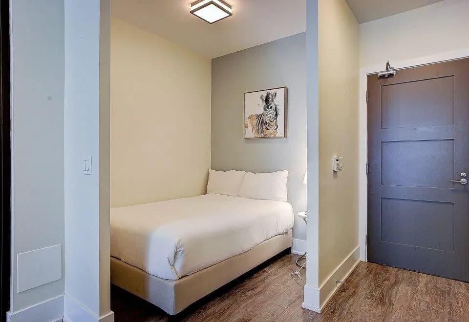 Loft - Entertainment & Financial District