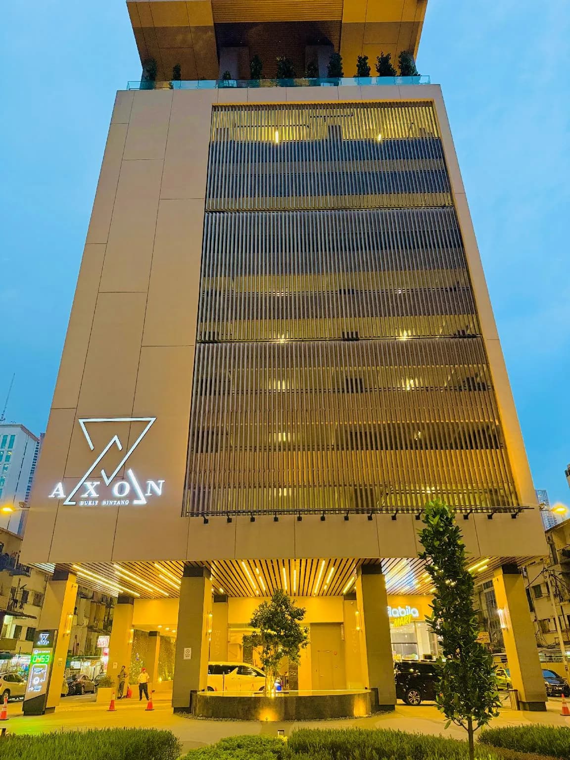 Residence Axon Bukit Bintang by TaheeenS