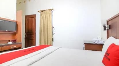 RedDoorz Plus @ Tegal Panggung
