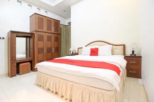 RedDoorz Plus @ Tegal Panggung