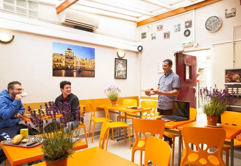 Bastille Hostel