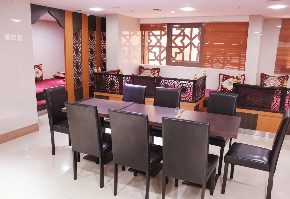 Montreal Naif Hotel
