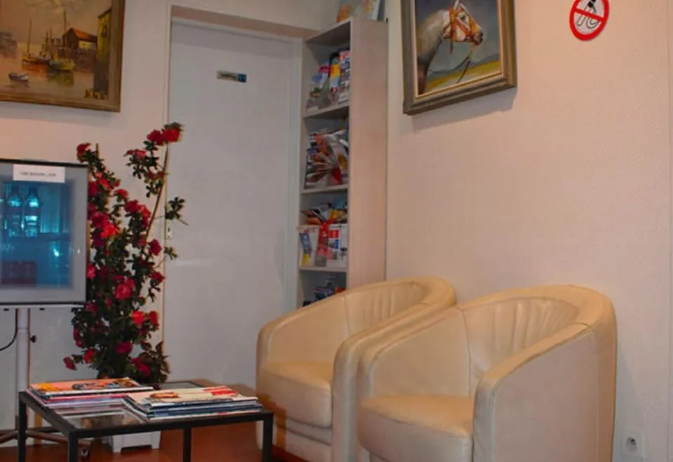 Avenir Hotel