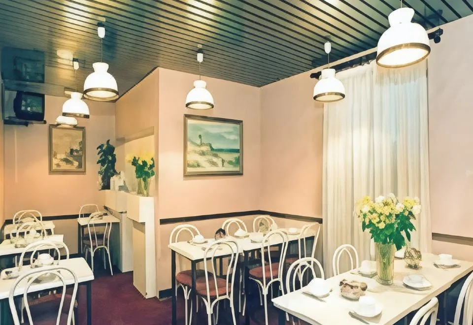 Avenir Hotel