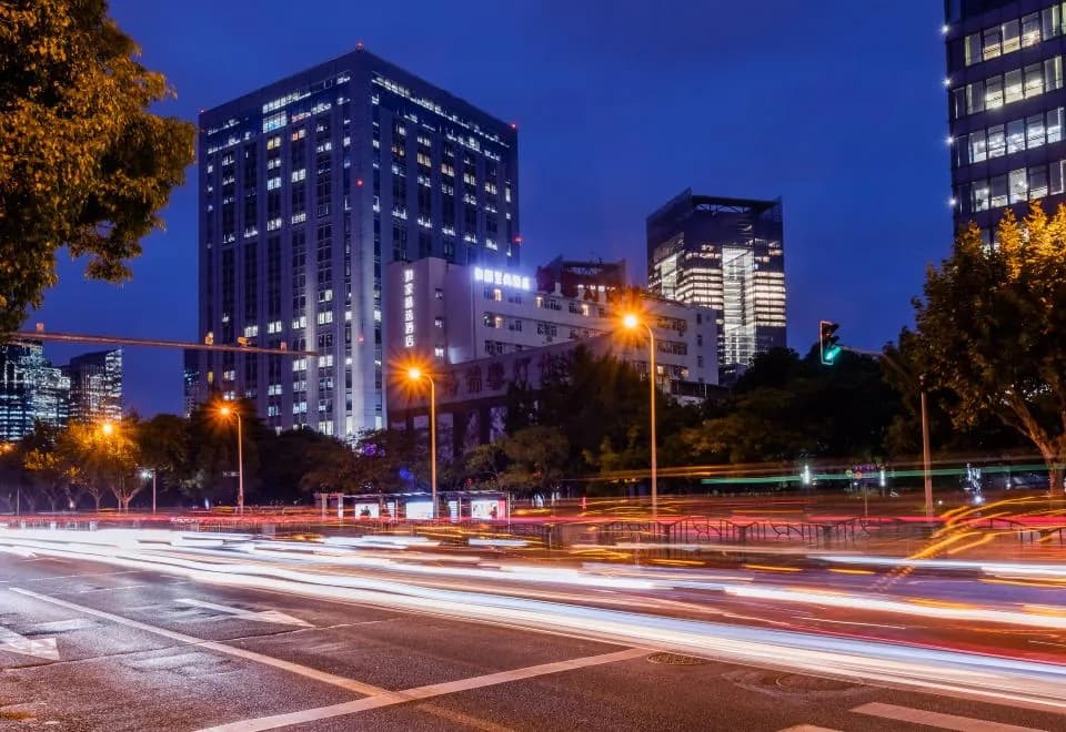 Home Inn Plus (Shanghai Lujiazui New International Expo Center Pudian subway station)