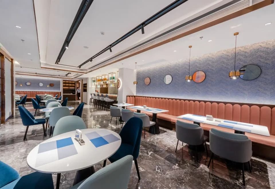 Home Inn Plus (Shanghai Lujiazui New International Expo Center Pudian subway station)