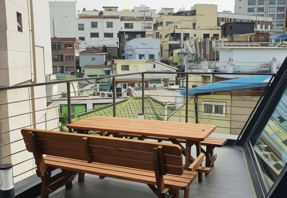 Yolo Guesthouse - Hostel