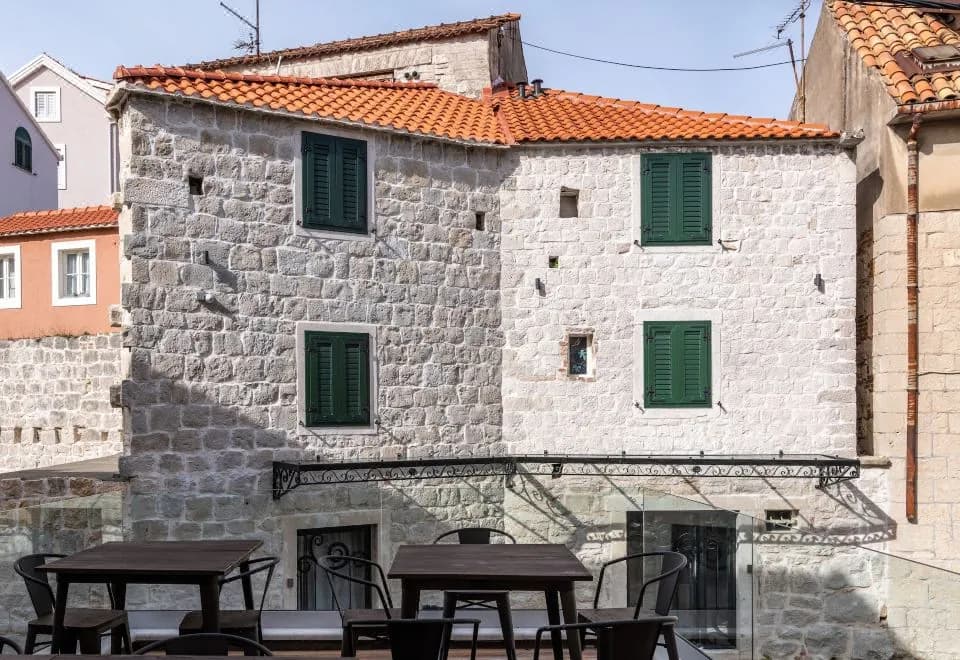 Historic Plaza Varos - Adults Only