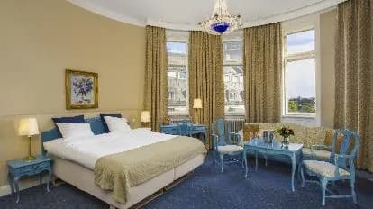 Crystal Plaza Hotel
