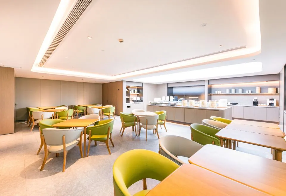 Ji Hotel(Shanghai Lujiazui Mall Road store)