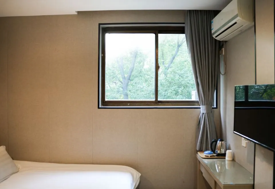 Pebble Motel (Shanghai Sifang Road Lingshan Road)