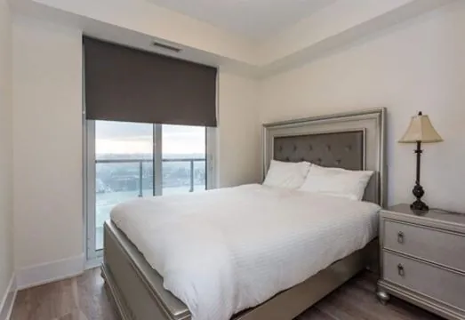Toronto Rooms and Suites (300 Front St)