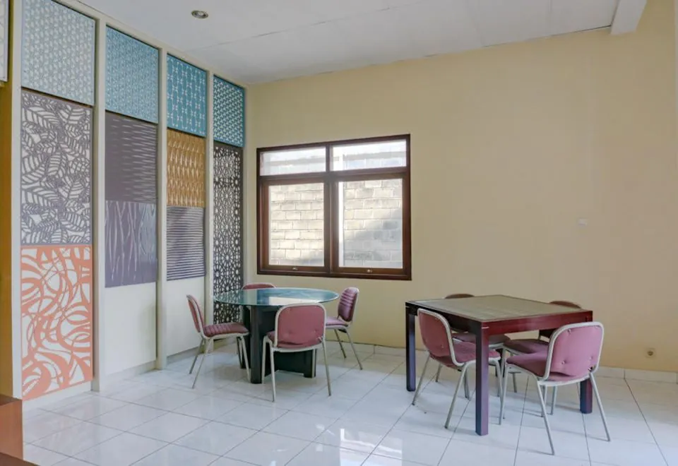RedDoorz Near Jogja City Mall 4