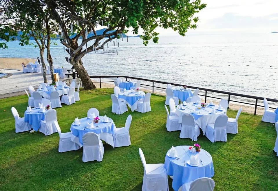 Sunset Park Resort & Spa