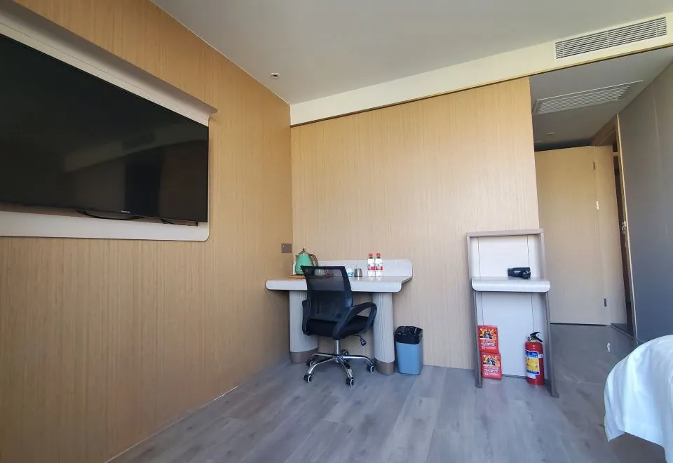 LIFE POSHTEL