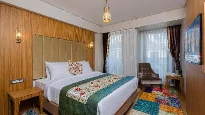 Obelisk Hotel & Suites