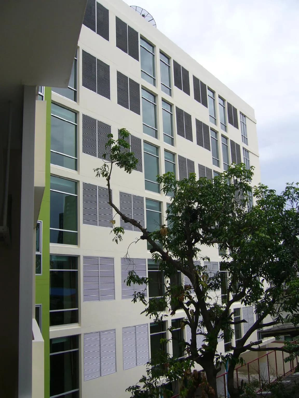 181 Ekkamai Apartment