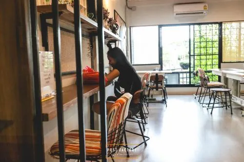 Post Factory Bed & Breakfast Sathorn Hostel - Adults Only
