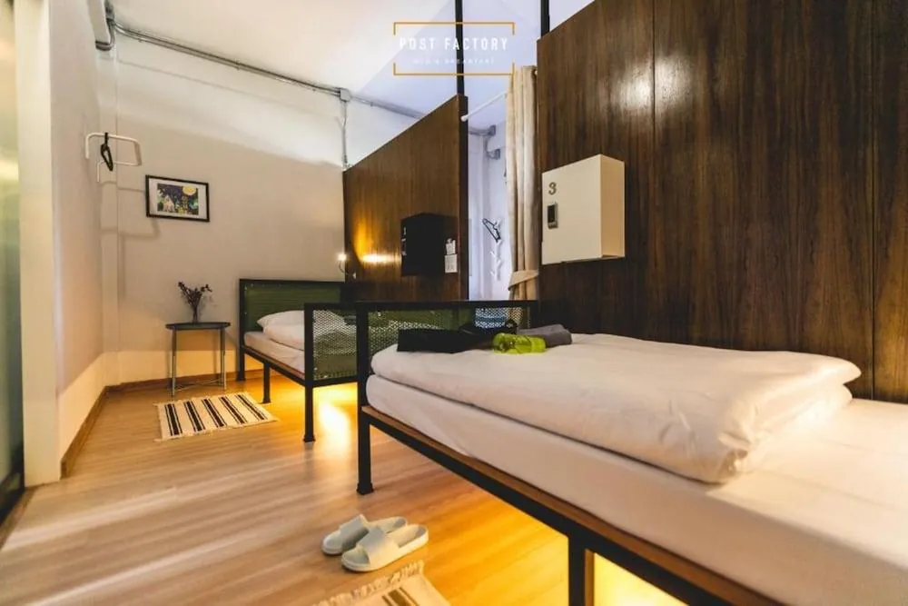Post Factory Bed & Breakfast Sathorn Hostel - Adults Only