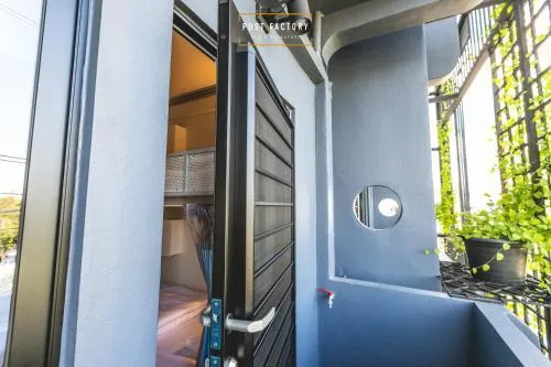 Post Factory Bed & Breakfast Sathorn Hostel - Adults Only