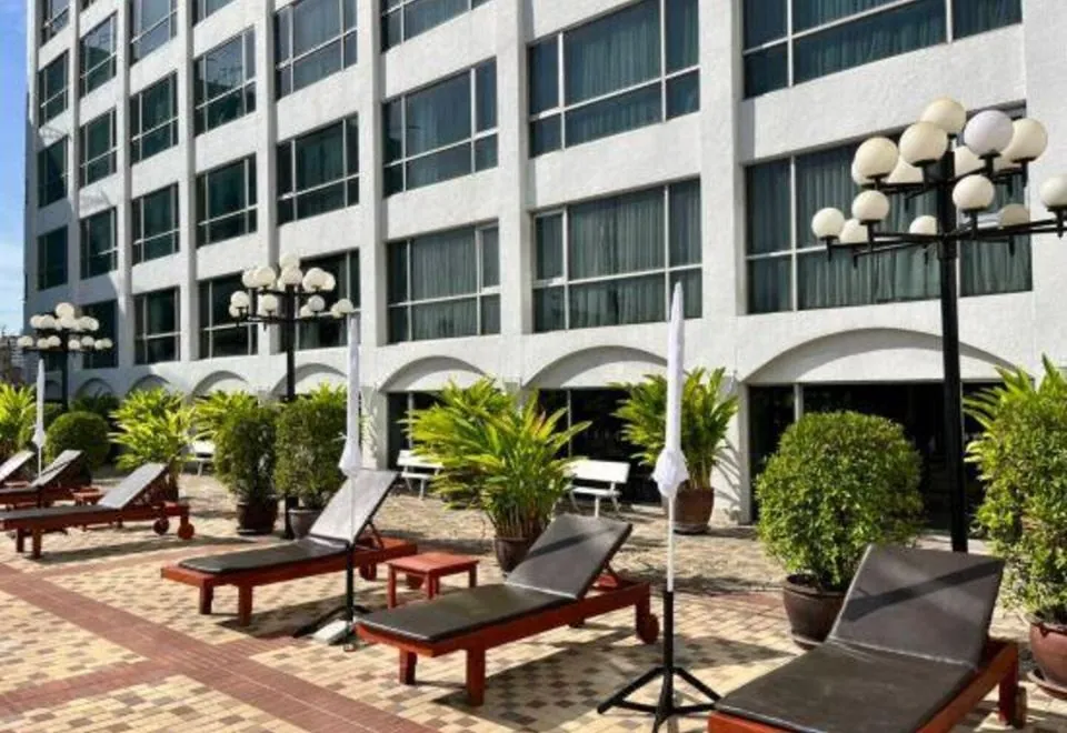 Bangkok Palace Hotel