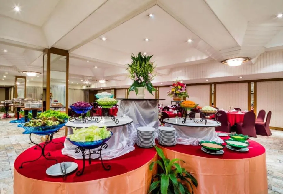 Bangkok Palace Hotel